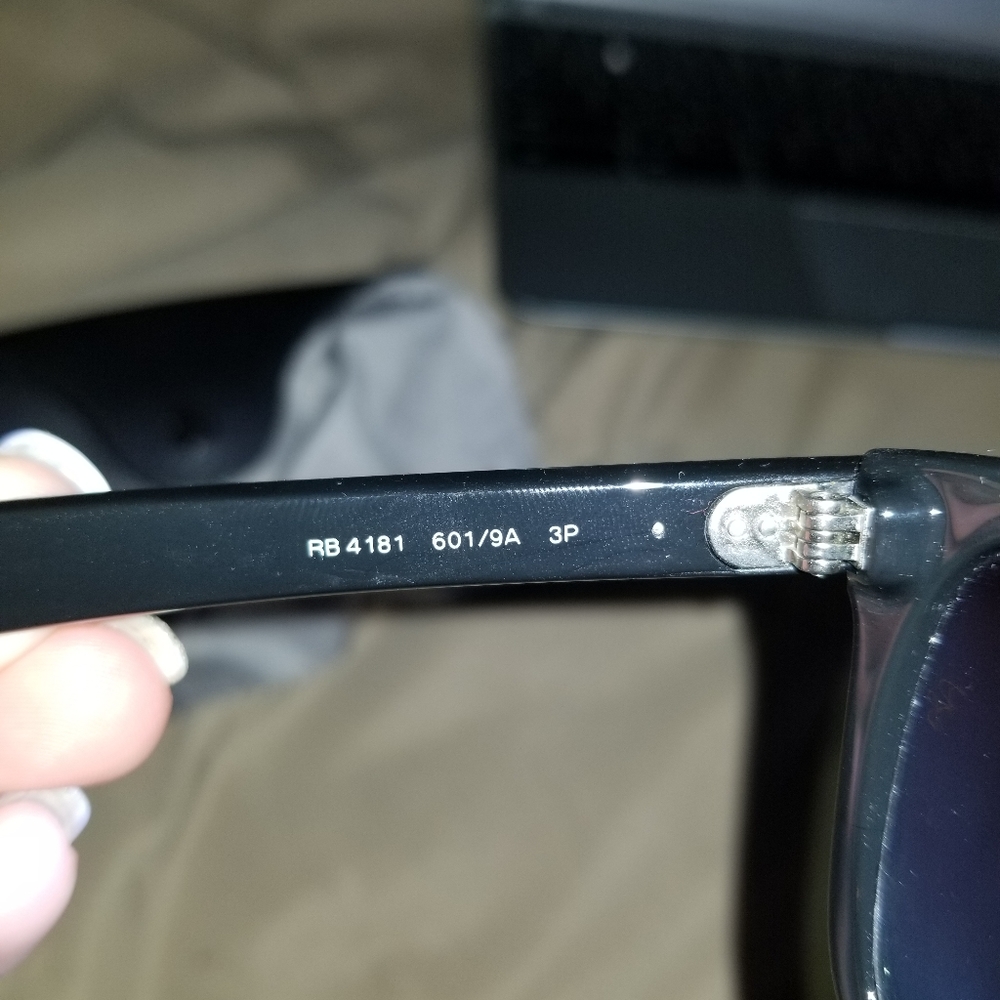 RayBans with case - Picture 4 of 7